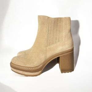 🌻NEW Steve Madden Women's Searches Platform Chelsea Booties Size 7.5